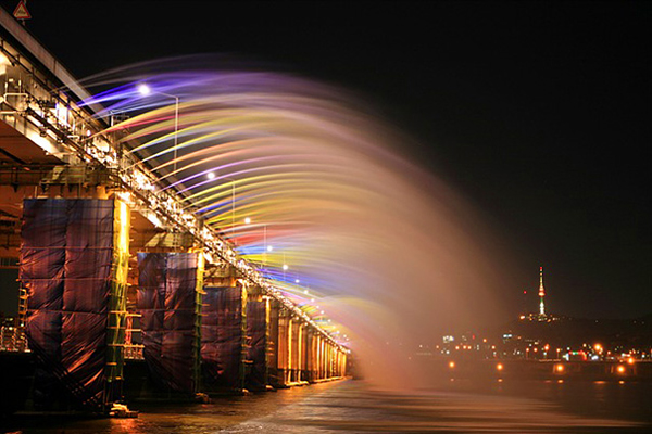 Музыкальный мост-фонтан Банпо