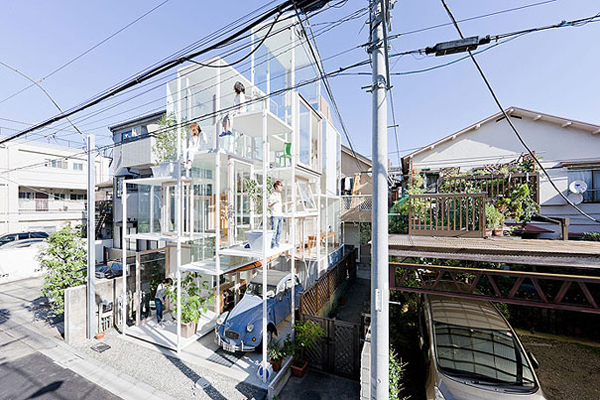 Прозрачный дом House NA на окраине Токио