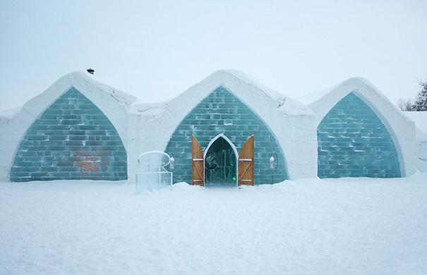 Ледяной отель в Канаде