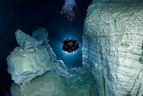 Самая большая подводная пещера в мире Орда