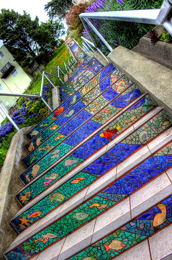 Мозаика на лестнице в Сан-Франциско