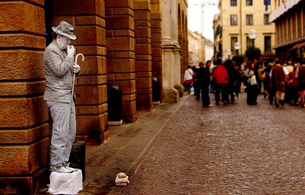 Живые статуи на улицах Европы
