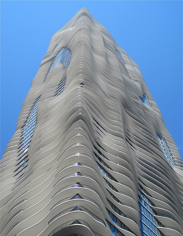 Красивый небоскреб Aqua в Чикаго