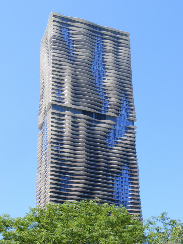 Красивый небоскреб Aqua в Чикаго