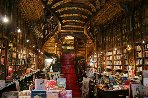 Сказочный книжный магазин Livraria Lello