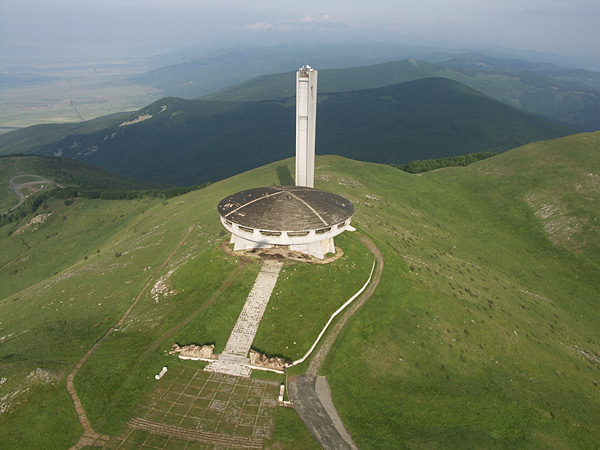 Бузлуджа мистический памятник коммунизму в Болгарии