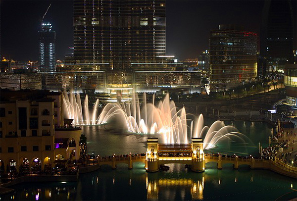 Самый большой музыкальный фонтан в мире в Дубае