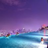 Бассейн на крыше отеля в Сингапуре