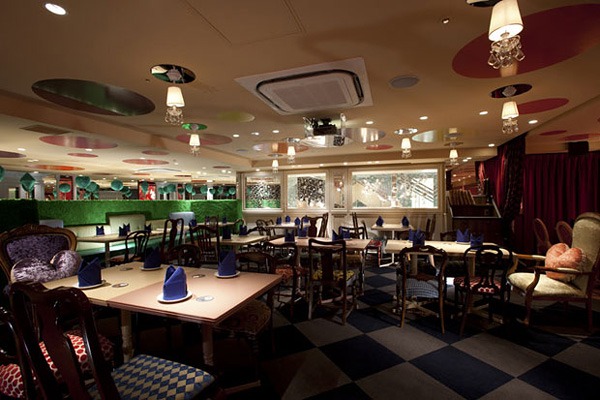 Красивейший ресторан Алиса в Стране чудес в Токио