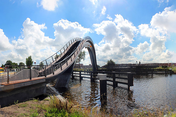 Мост Melkwegbridge в Пурмеренде