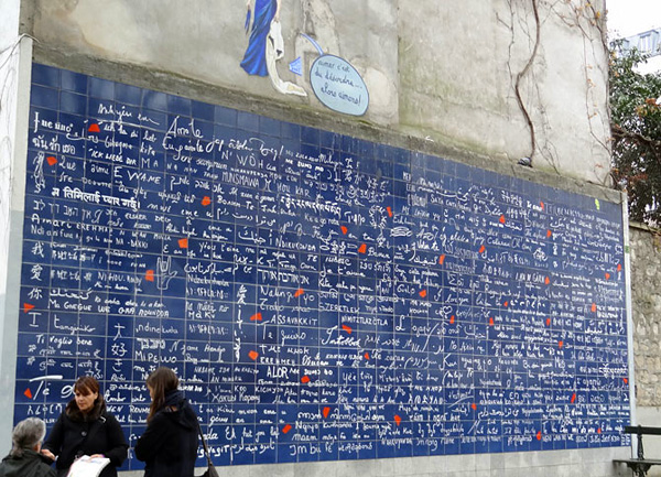 Стена любви на Монмартре