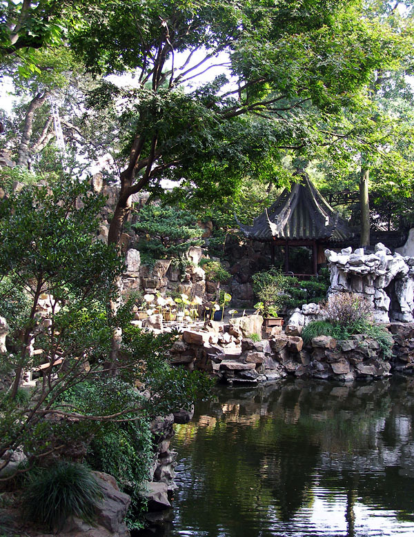 Сад Радости Юйюань в центре Шанхая