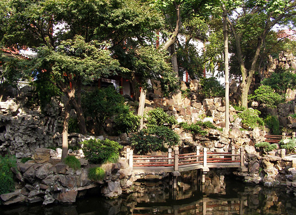 Сад Радости Юйюань в центре Шанхая