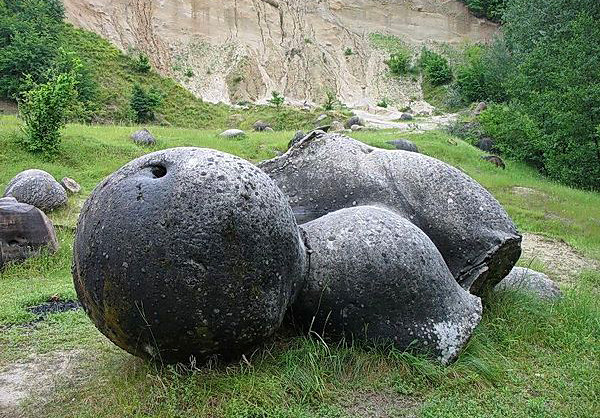 Живые камни трованты на территории Румынии