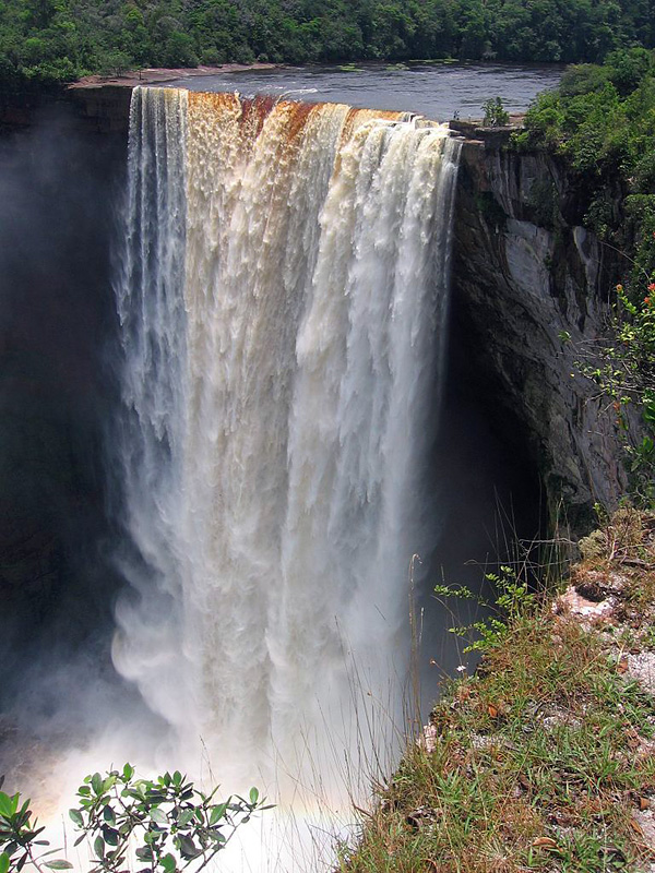 Красивейший водопад Кайетур в Гайане