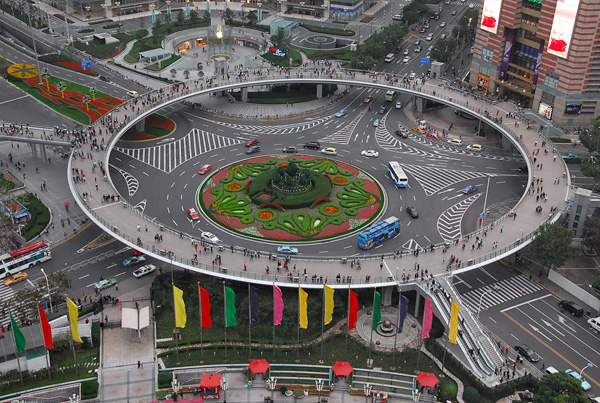 Круглый пешеходный мост в Шанхае