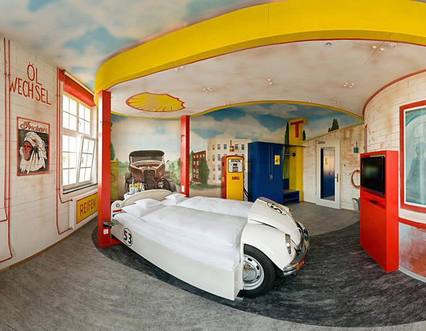Отель V8 для любителей автомобилей в Штутгарте