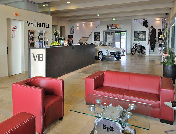 Отель V8 для любителей автомобилей в Штутгарте