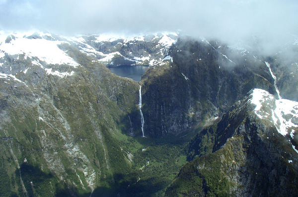 Водопад Сазерленд в Новой Зеландии