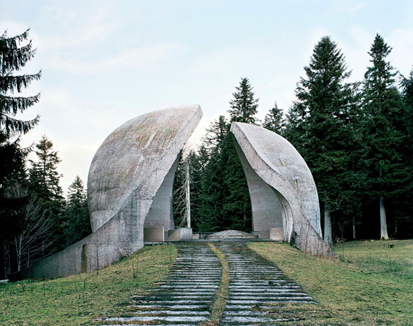 Заброшенные монументы на Балканах
