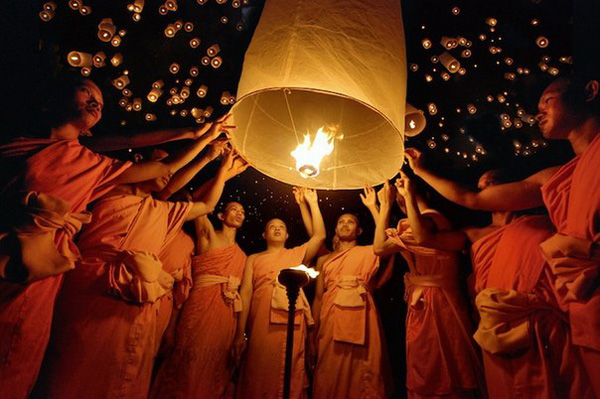 Фестиваль небесных фонариков в Тайланде