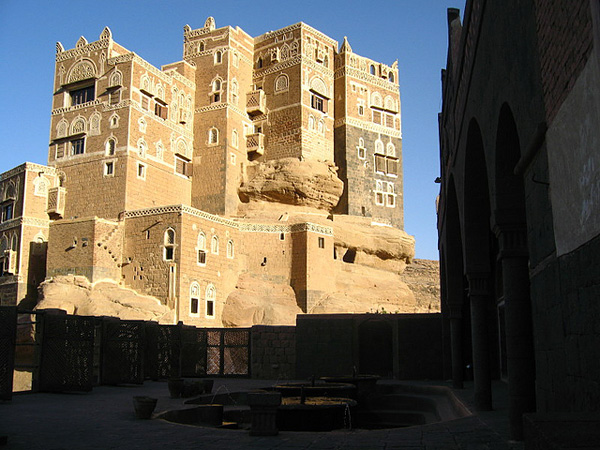 Горный дворец Дар-аль-Хаджар
