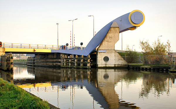 Подъемный мост Слауэрхоф в Нидерландах