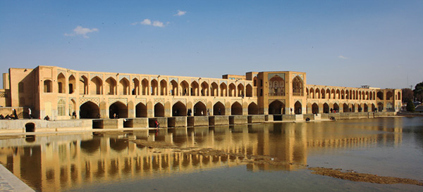 Величественный мост Хаджу в Иране