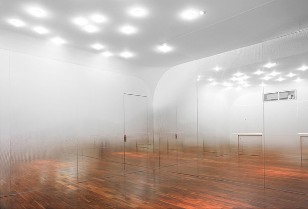 Туманная студия танца от Йохимаса Цуцуми