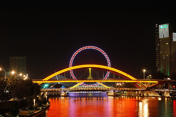 Око Тяньцзиня мост и колесо обозрения