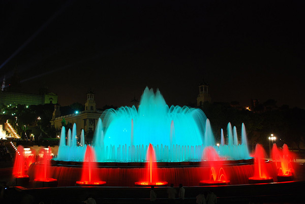 Магический фонтан Монжуик в Барселоне