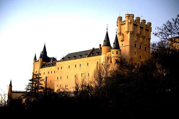 Величественный замок Алькасар в Сеговии