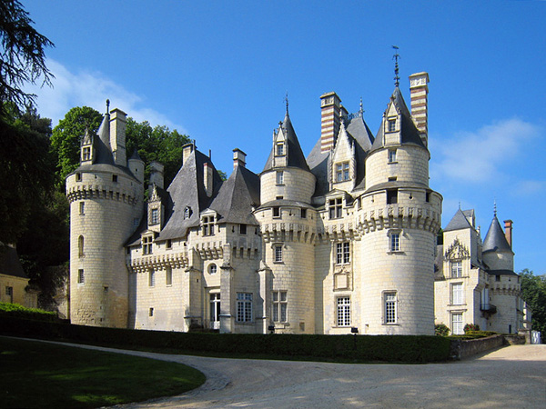 Замок Юссе во Франции
